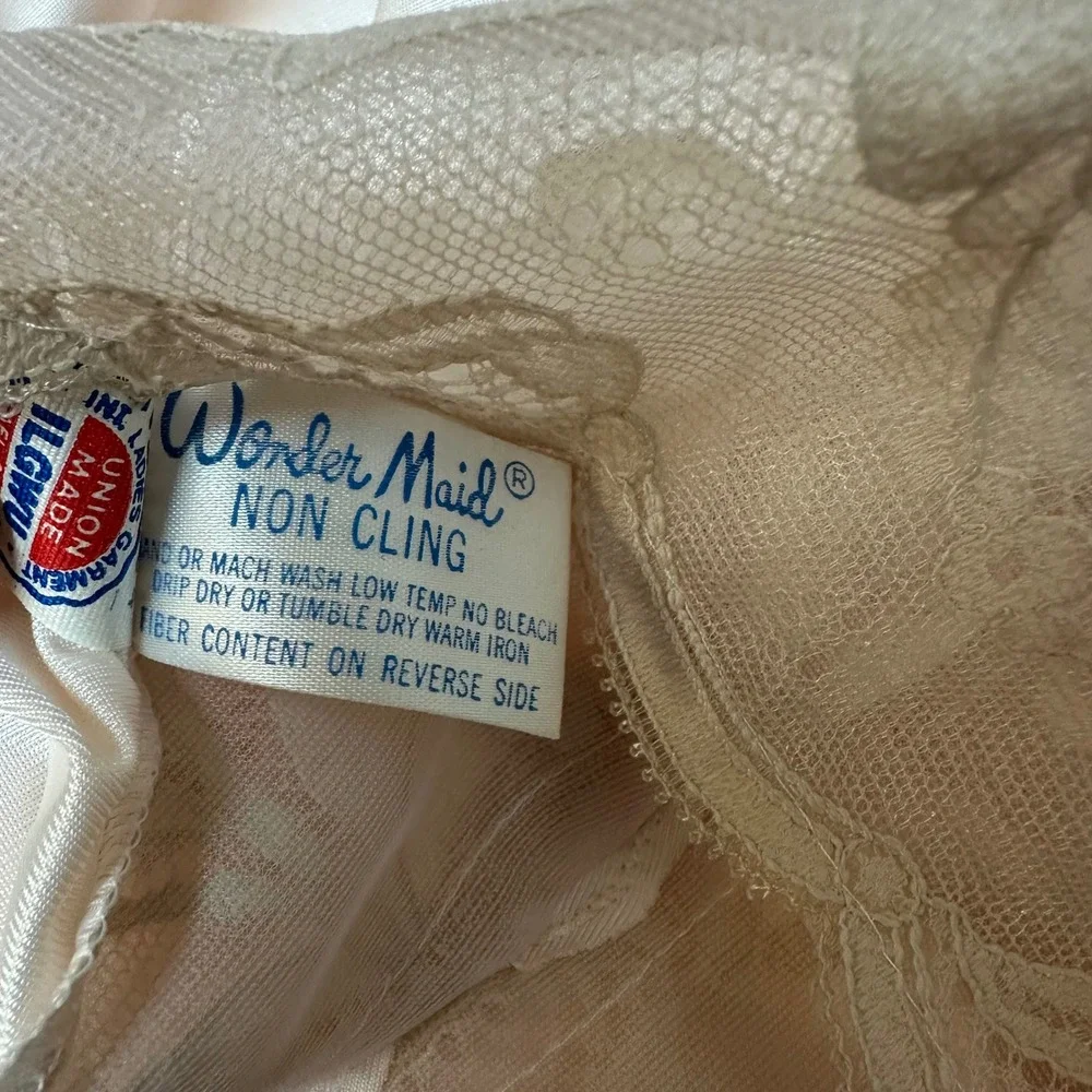 Vintage Wonder Maid Peach Lace Full Slip Dress 2992 A Antron Nylon NWT USA 32